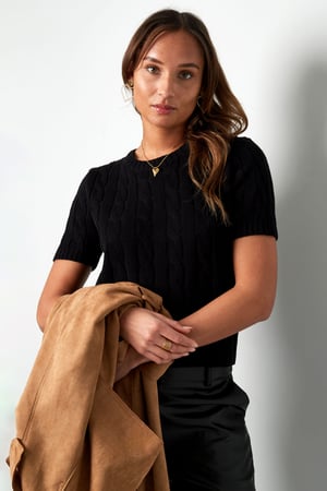 Klassischer Strickpullover mit Zopfmuster und kurzen Ärmeln Small/Medium – gebrochenes Weiß h5 Bild7